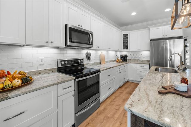 171 South Oak Pointe Drive, Seneca, SC 29678