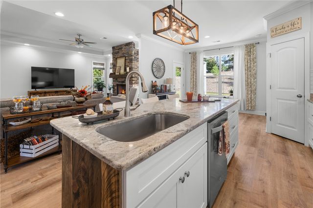 171 South Oak Pointe Drive, Seneca, SC 29678