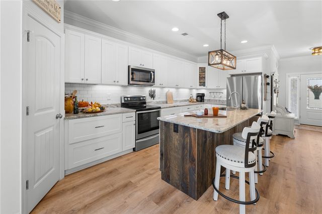 171 South Oak Pointe Drive, Seneca, SC 29678