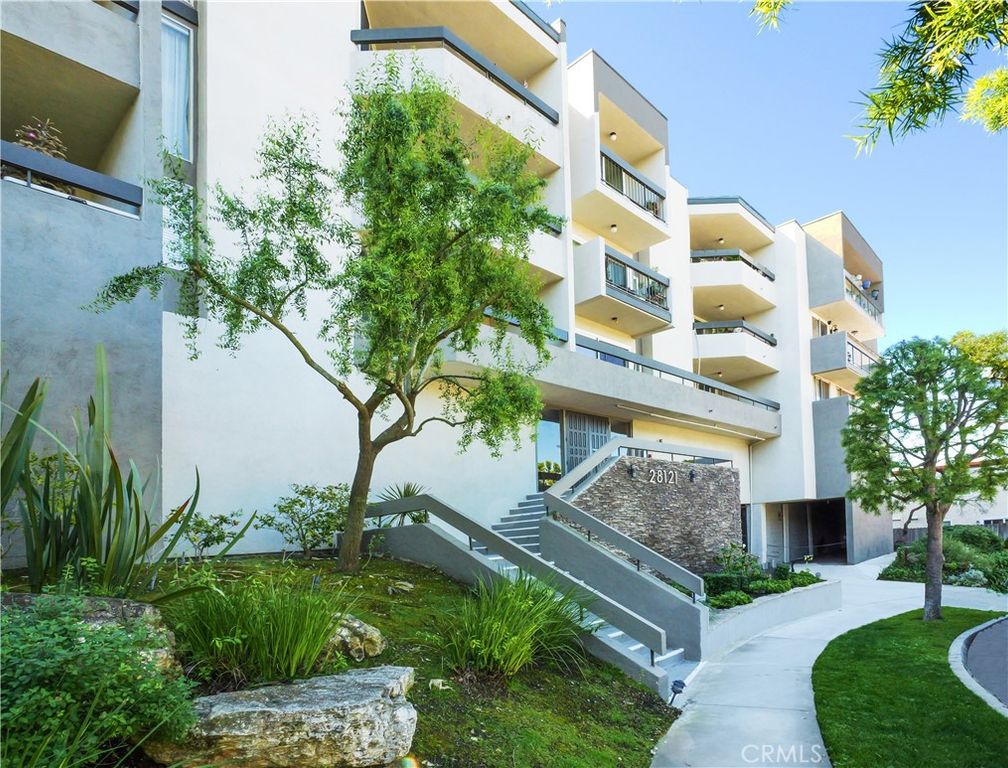 28121 Highridge 311, Rolling Hills Estates, CA 90275