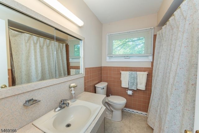 912 Colfax Ave, Pompton Lakes Boro, NJ 07442