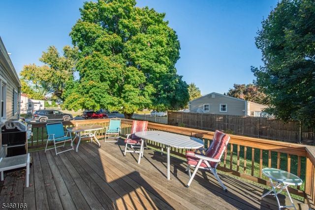 912 Colfax Ave, Pompton Lakes Boro, NJ 07442