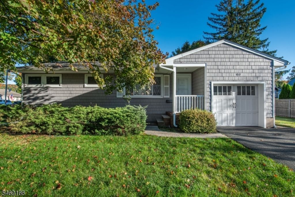 912 Colfax Ave, Pompton Lakes Boro, NJ 07442