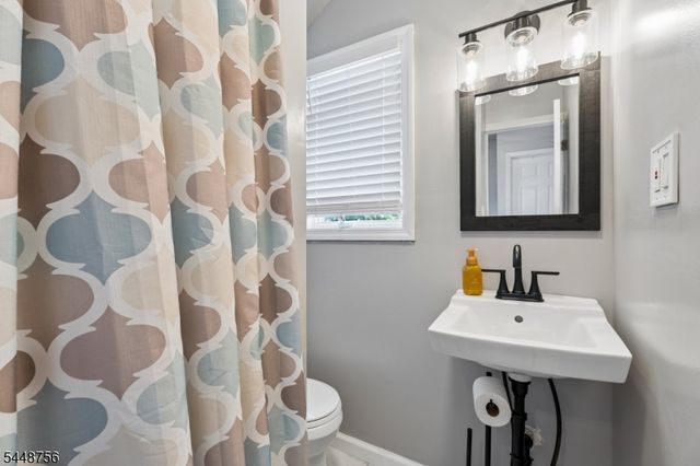 135 E 11Th St, Linden City, NJ 07036