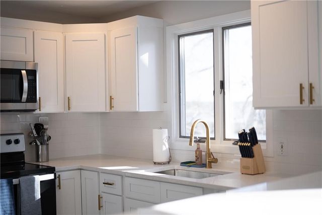 262 Wood Hill Road, Narragansett, RI 02882