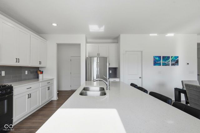 5737 Lauren Lane, Columbus, IN 47203