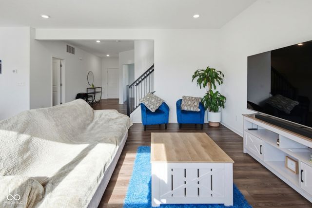 5737 Lauren Lane, Columbus, IN 47203