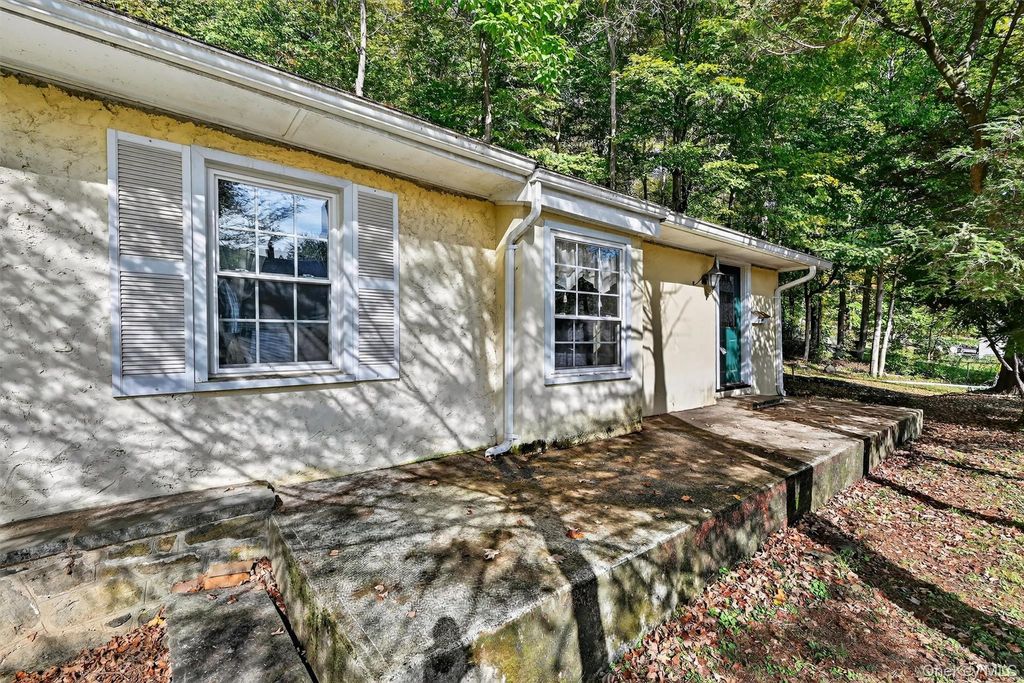 27 Richard Street, Sloatsburg, NY 10974