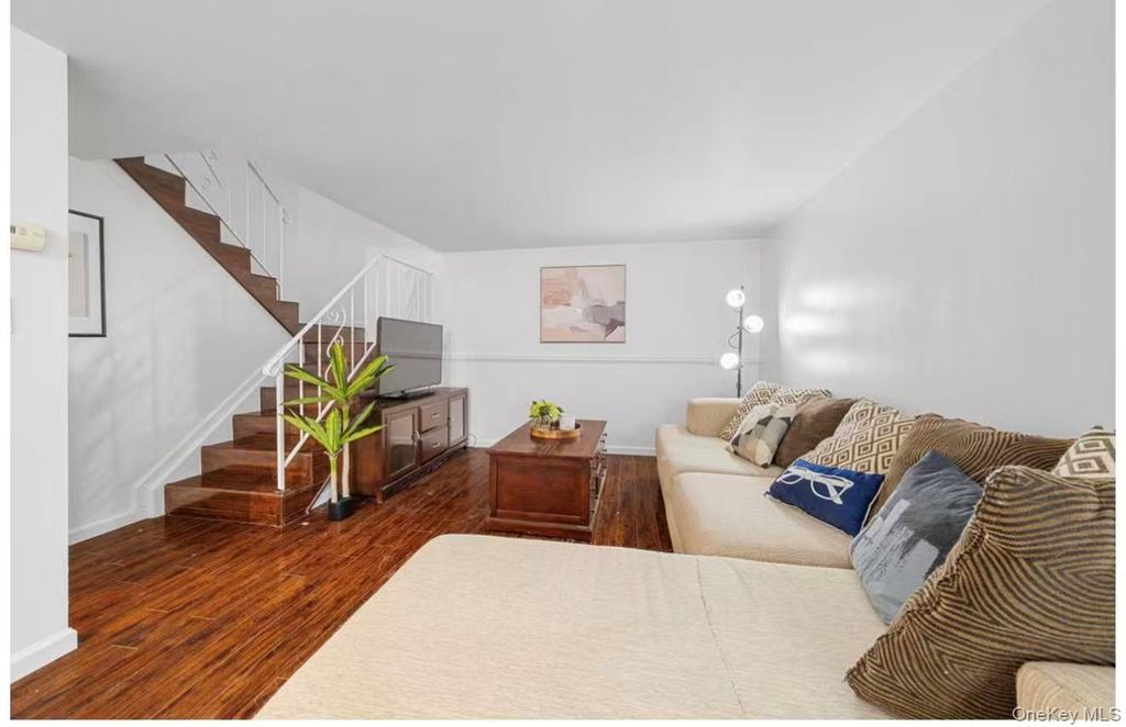 177 Cambridge Drive, Port Jefferson, NY 11776 — photo 2