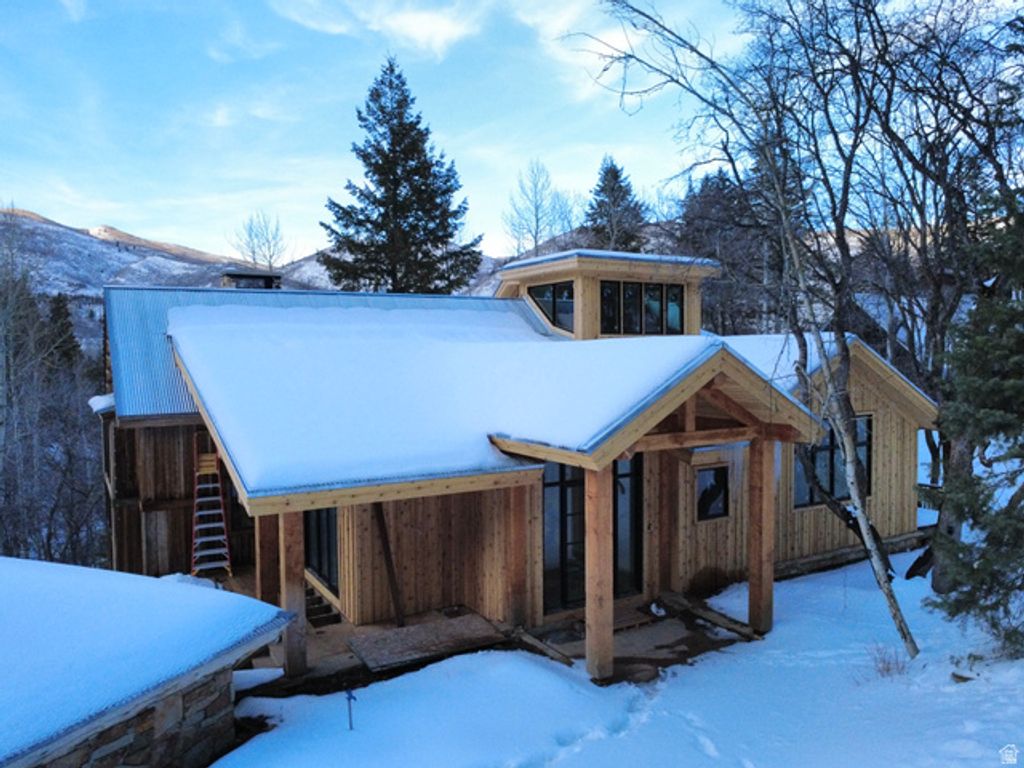 Image 3 of property listing at 3060 E DEER RUN ROAD, Sundance, UT 84604