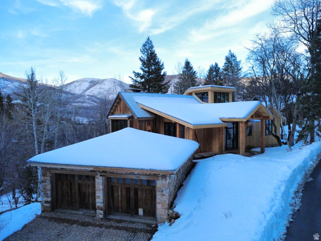 Image 5 of property listing at 3060 E DEER RUN ROAD, Sundance, UT 84604