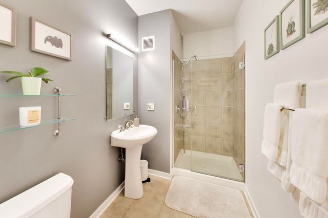 757 N Orleans Street 707, Chicago, IL 60654