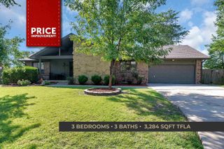 2204 N Winstead Cir, Wichita, KS 67226
