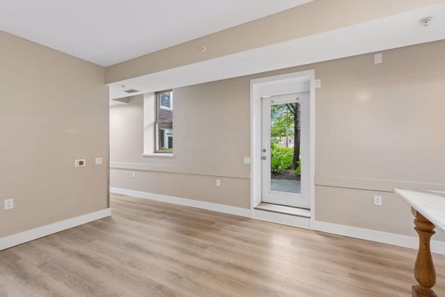 2040 Como Avenue 104, Saint Paul, MN 55108