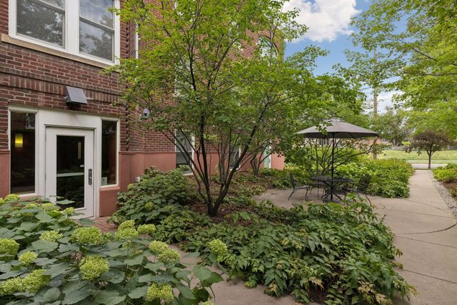 2040 Como Avenue 104, Saint Paul, MN 55108