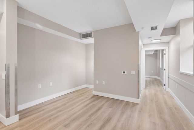 2040 Como Avenue 104, Saint Paul, MN 55108