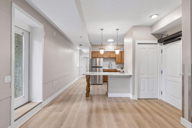 2040 Como Avenue 104, Saint Paul, MN 55108