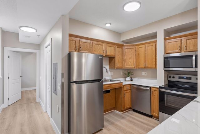 2040 Como Avenue 104, Saint Paul, MN 55108