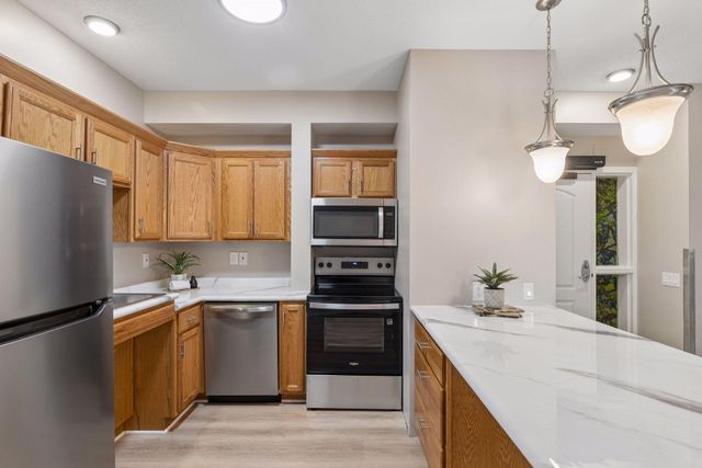 2040 Como Avenue 104, Saint Paul, MN 55108