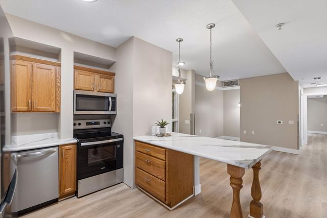2040 Como Avenue 104, Saint Paul, MN 55108