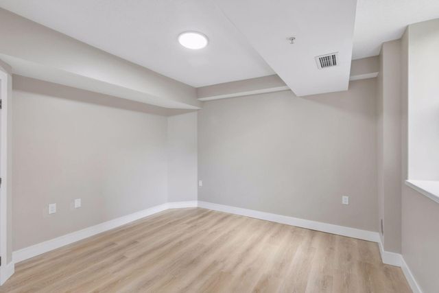 2040 Como Avenue 104, Saint Paul, MN 55108