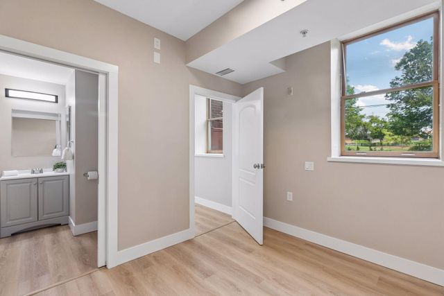 2040 Como Avenue 104, Saint Paul, MN 55108