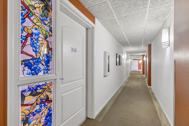 2040 Como Avenue 104, Saint Paul, MN 55108