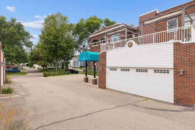 2040 Como Avenue 104, Saint Paul, MN 55108