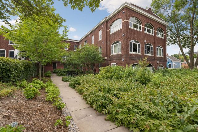 2040 Como Avenue 104, Saint Paul, MN 55108