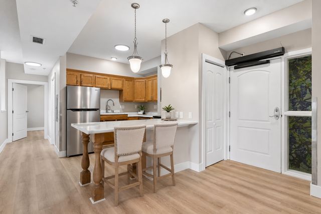 2040 Como Avenue 104, Saint Paul, MN 55108