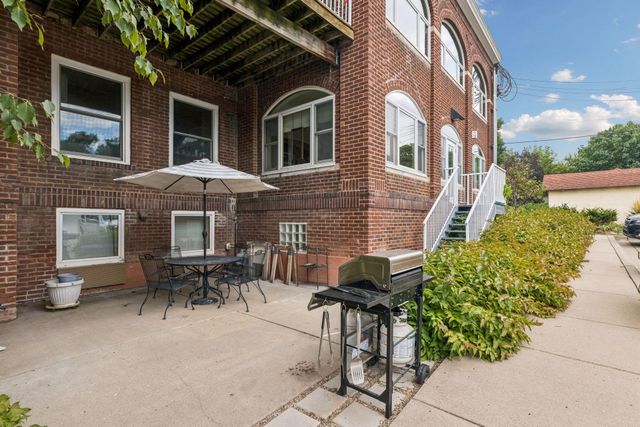 2040 Como Avenue 104, Saint Paul, MN 55108
