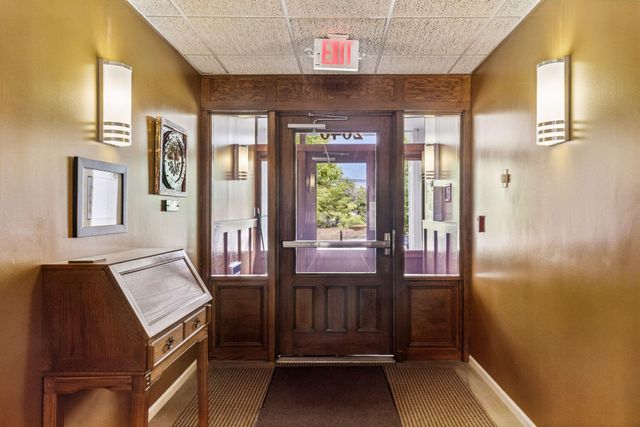 2040 Como Avenue 104, Saint Paul, MN 55108