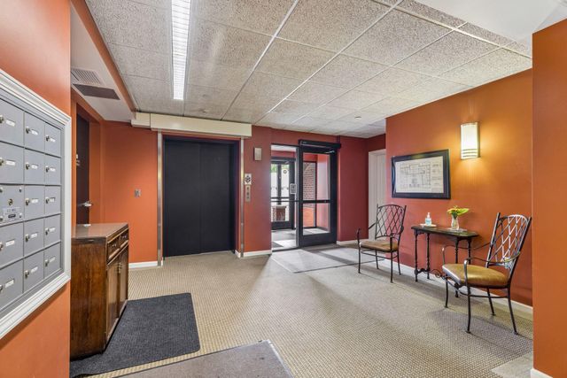 2040 Como Avenue 104, Saint Paul, MN 55108