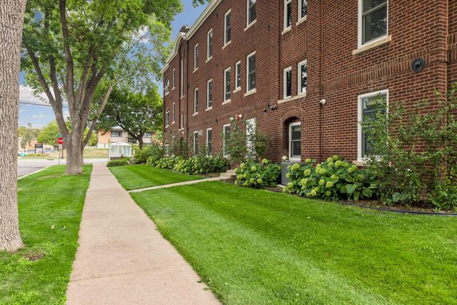 2040 Como Avenue 104, Saint Paul, MN 55108