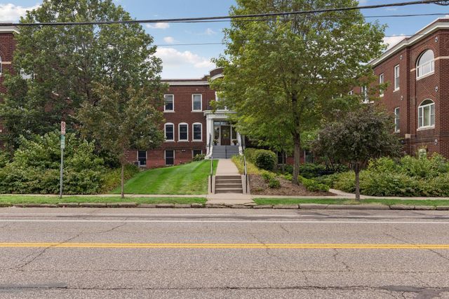 2040 Como Avenue 104, Saint Paul, MN 55108
