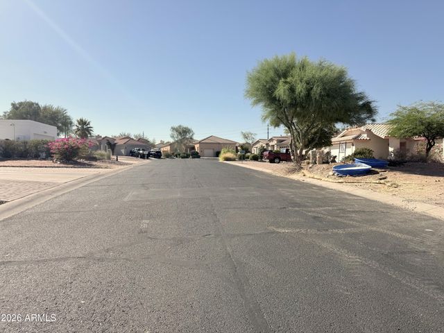 15067 N ESCONDIDO Drive B, Fountain Hills, AZ 85268