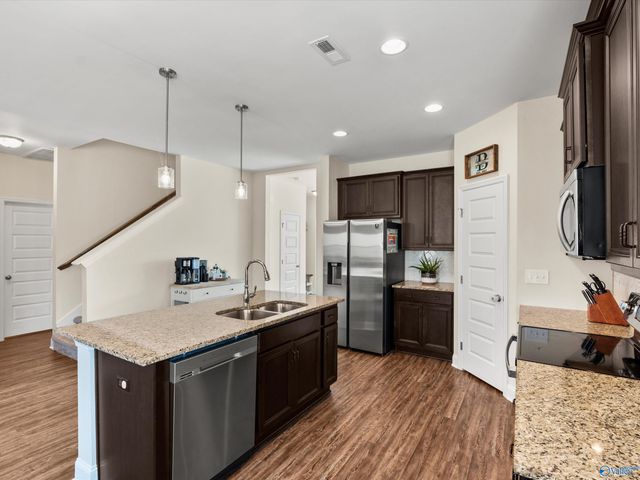 711 Magnolia Place Lane SW, Hartselle, AL 35640