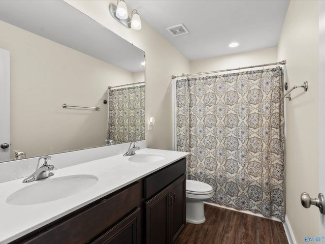 711 Magnolia Place Lane SW, Hartselle, AL 35640