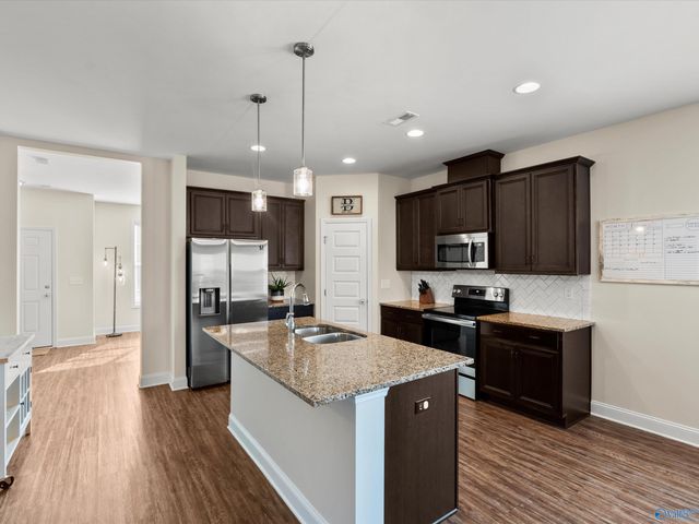 711 Magnolia Place Lane SW, Hartselle, AL 35640