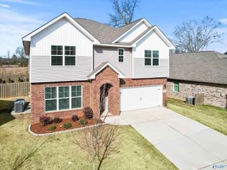 711 Magnolia Place Lane SW, Hartselle, AL 35640