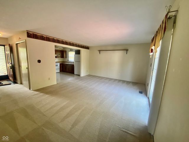 7749 Venetian Way, Indianapolis, IN 46217