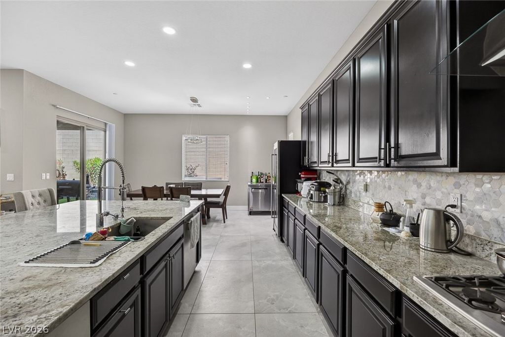 Image 16 of property listing at 782 Glistening Light Court, Henderson, NV 89052