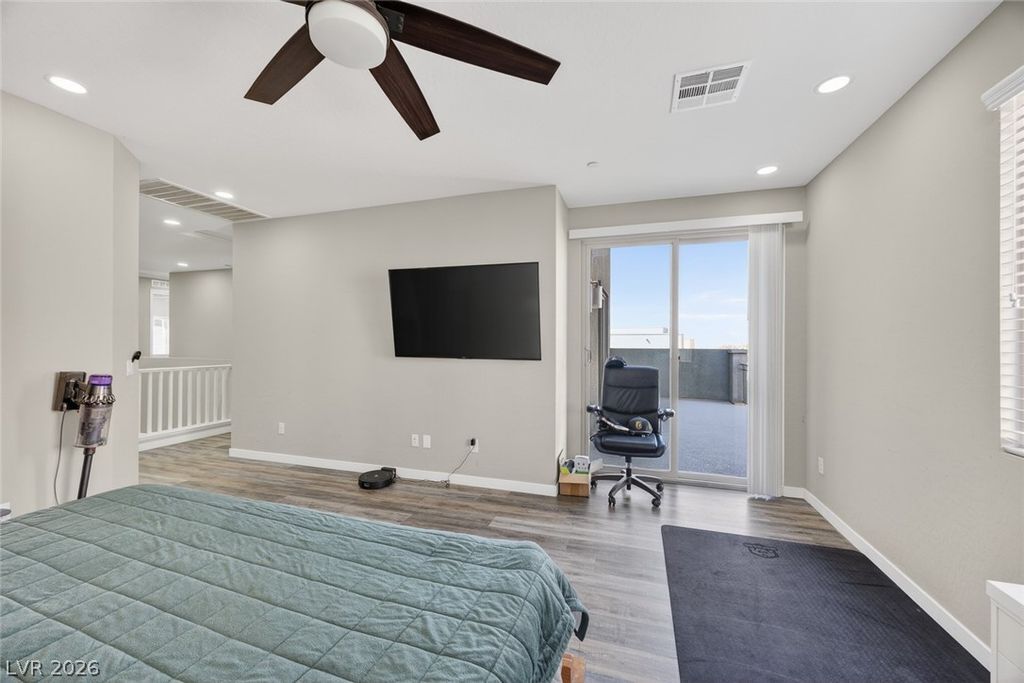 Image 23 of property listing at 782 Glistening Light Court, Henderson, NV 89052