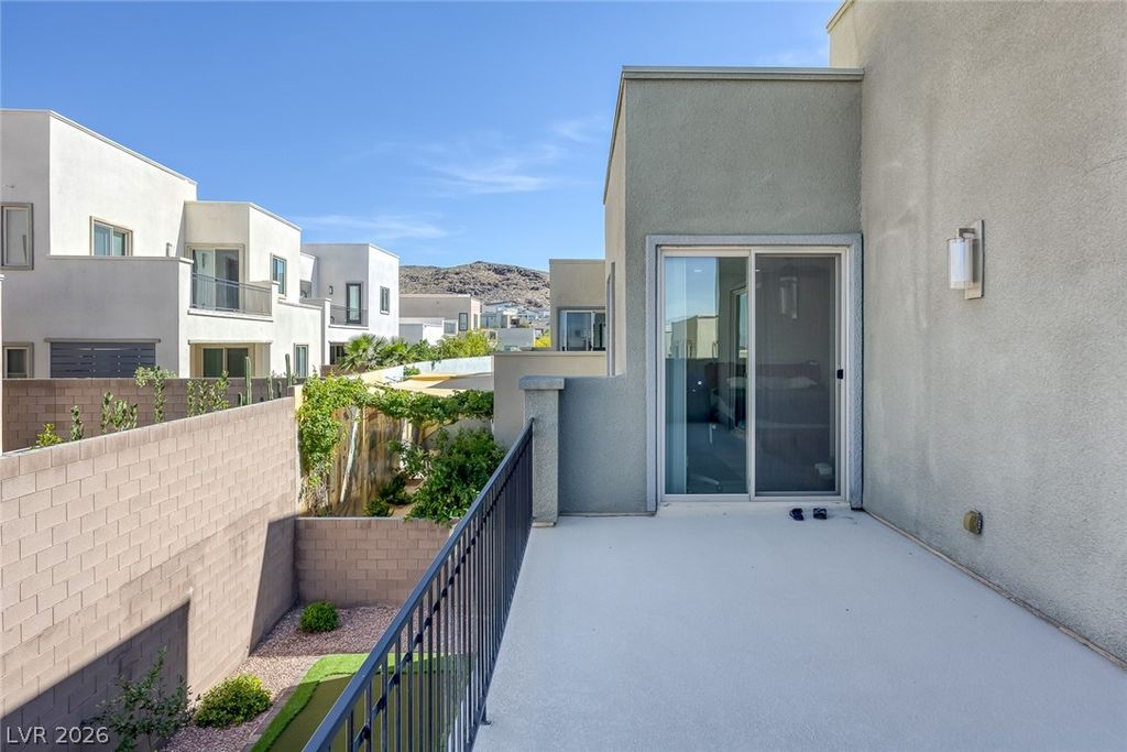 Image 24 of property listing at 782 Glistening Light Court, Henderson, NV 89052
