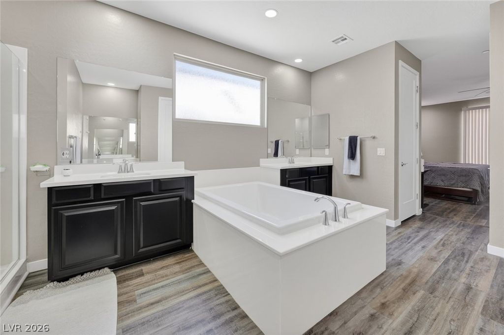 Image 28 of property listing at 782 Glistening Light Court, Henderson, NV 89052