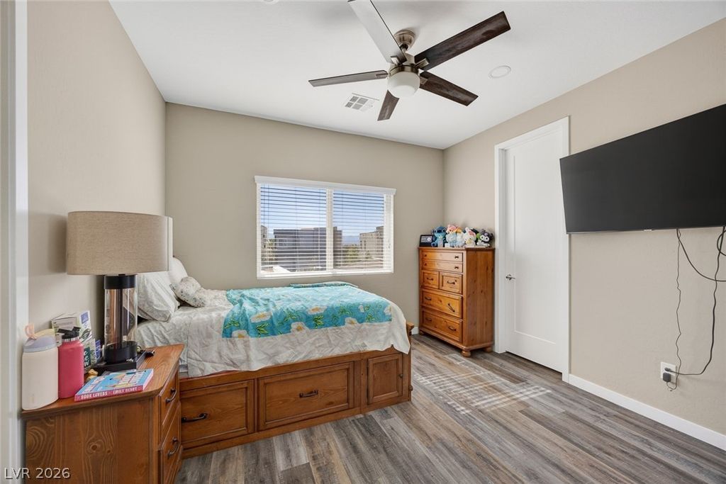 Image 36 of property listing at 782 Glistening Light Court, Henderson, NV 89052