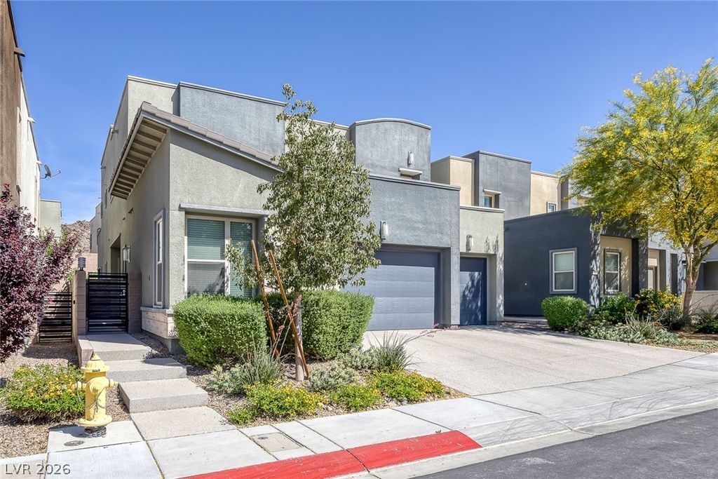 Image 4 of property listing at 782 Glistening Light Court, Henderson, NV 89052