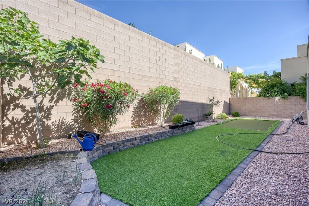 Image 50 of property listing at 782 Glistening Light Court, Henderson, NV 89052