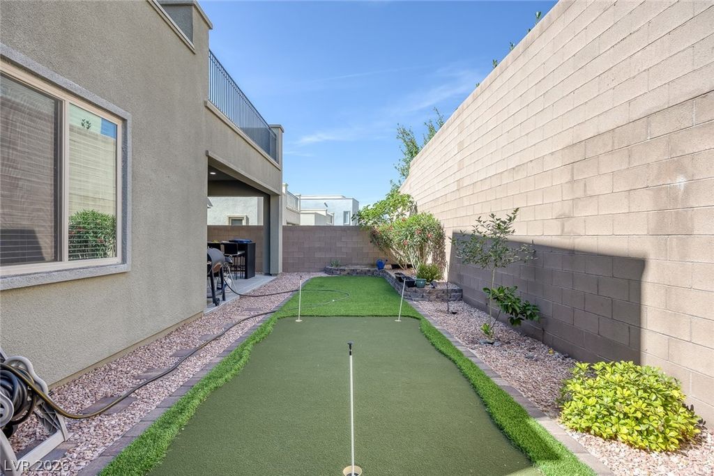 Image 52 of property listing at 782 Glistening Light Court, Henderson, NV 89052