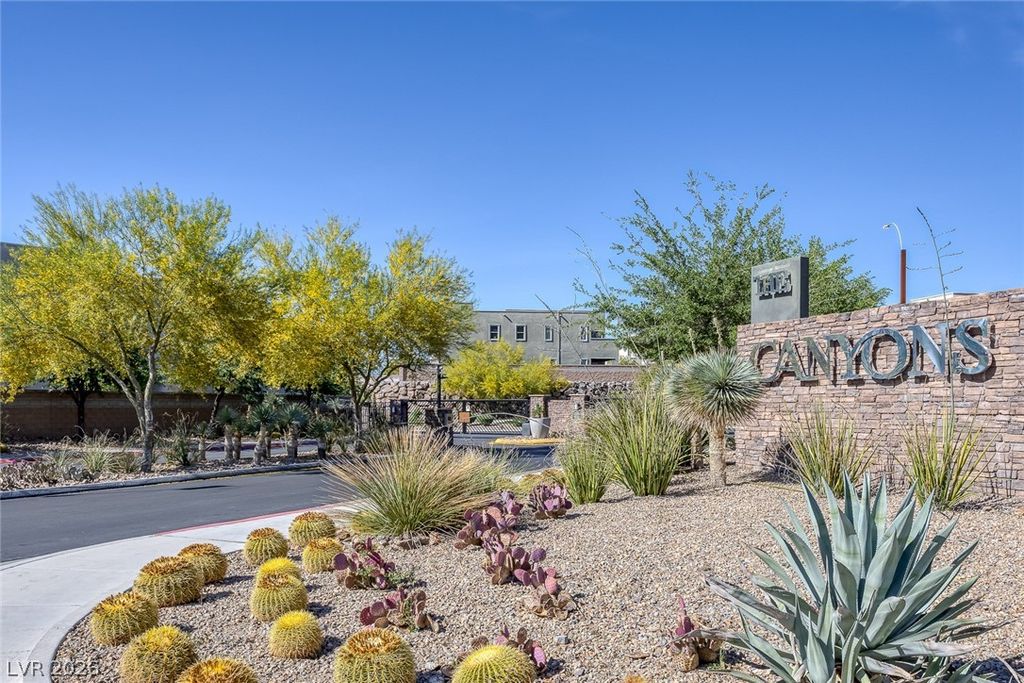 Image 53 of property listing at 782 Glistening Light Court, Henderson, NV 89052